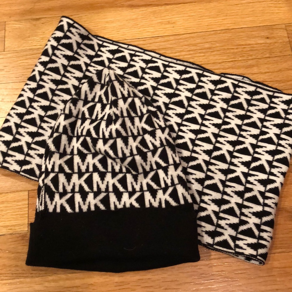 MK hat and scarf!!